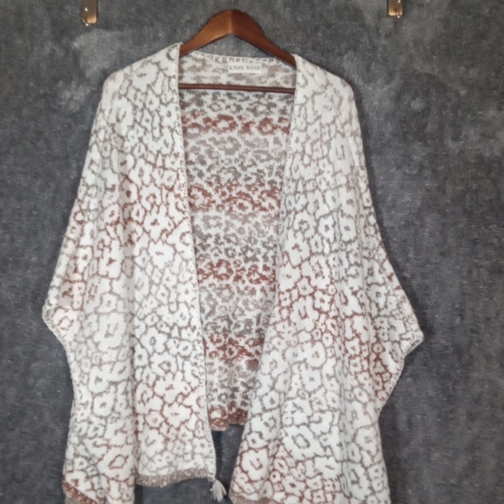 Knox Rose White and Brown Shrug Poncho - Picture 2 of 6